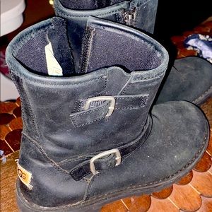 UGG boots sz 2.5